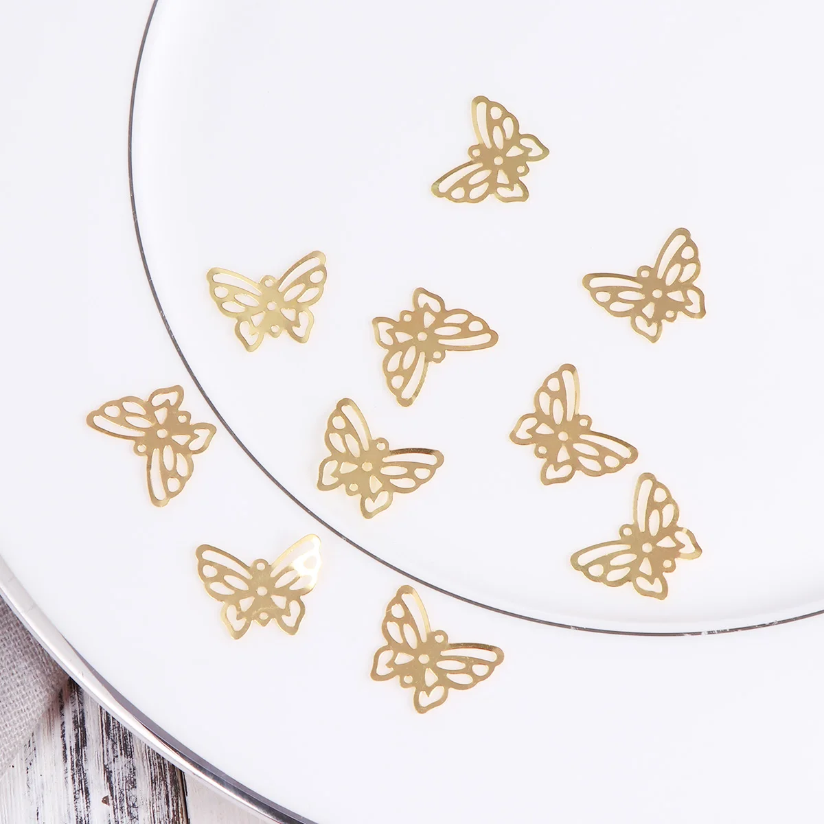 

100 Pcs Decorations Craft Accessories Wedding Party Home Metal Craft Accessories DIY Metal naments Photo Props Gift Tags