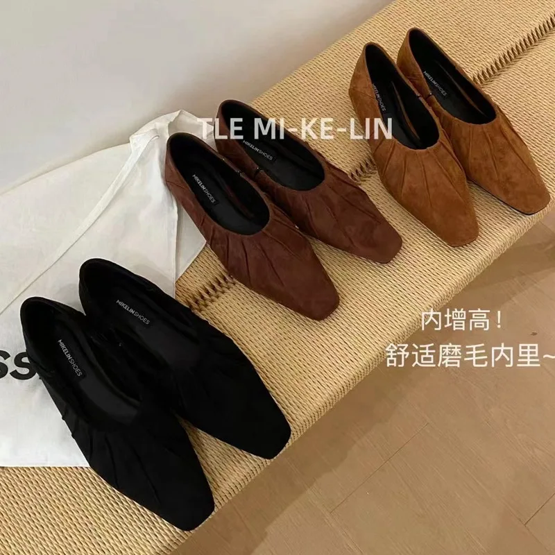

Туфли на плоской подошве с квадратным носком, женские неглубокие балетки, мягкие мокасины, новинка 2023 года, осенние балетки, модные брендовые плиссированные модельные туфли, обувь