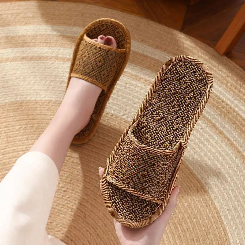 New Style Non-Slip Summer Bamboo Woven Straw Couple Slippers Indoor Outdoor Comfortable Floor Mat Casual Simple Design Artifi...
