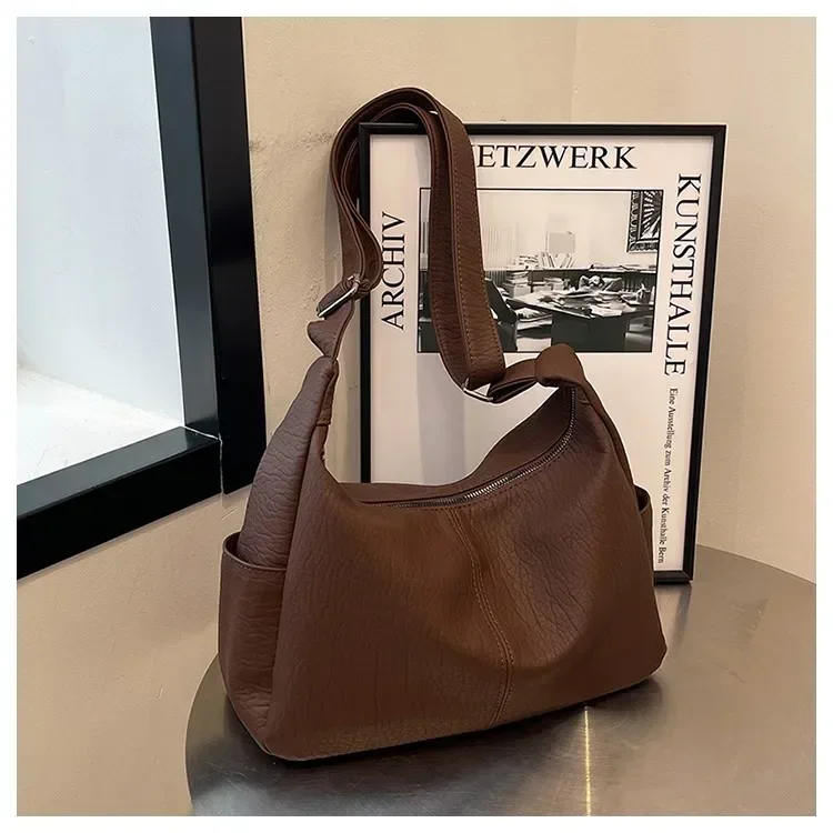 

Autumn and Winter Retro Simple Commuter Large Capacity Single Shoulder Tote Bag Fashionable Versatile and High End 크로스백