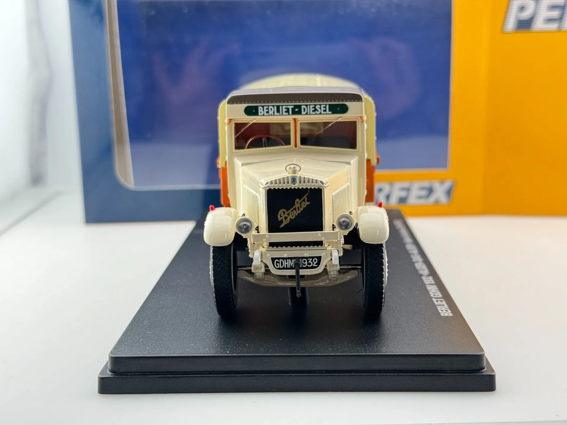 Modèle de voiture en résine moulé sous pression PERFEX, échelle 1/43, jouet de collection, cadeau, affichage Souvenir, ornement