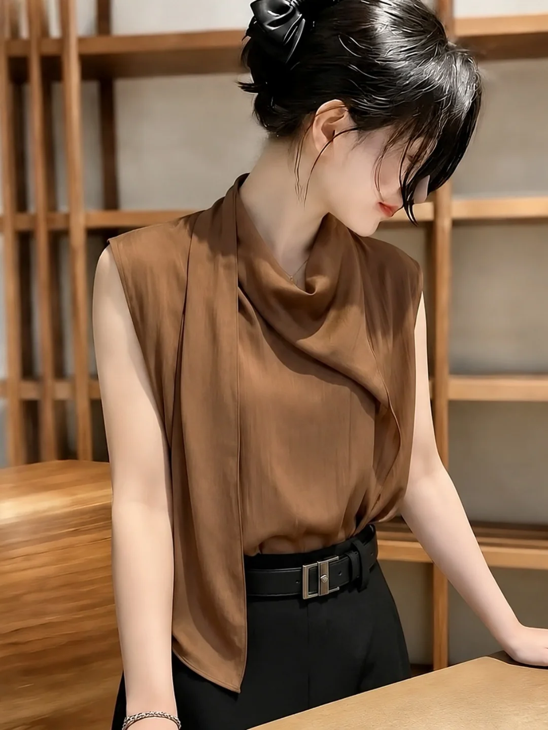 

Elegant Lightweight Maturity Design Fashionable Vest Sleeveless Top Korean Style Straight Cut Silken Fabric Commute Wear