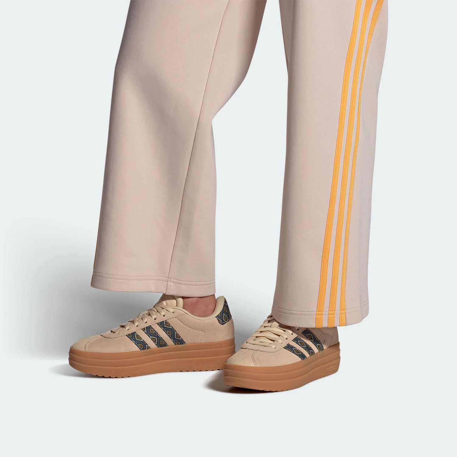 

Официальные классические женские прочные мягкие кроссовки Adidas на толстой подошве с низким вырезом IH7510