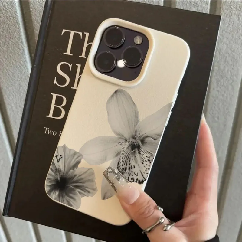 Black & White Floral Pattern Phone Case For iPhone 16 17 15 14 Pro Max 12 11 13 XS X XR 16 Plus 16e Lichee Pattern Soft Cover - náhled 3