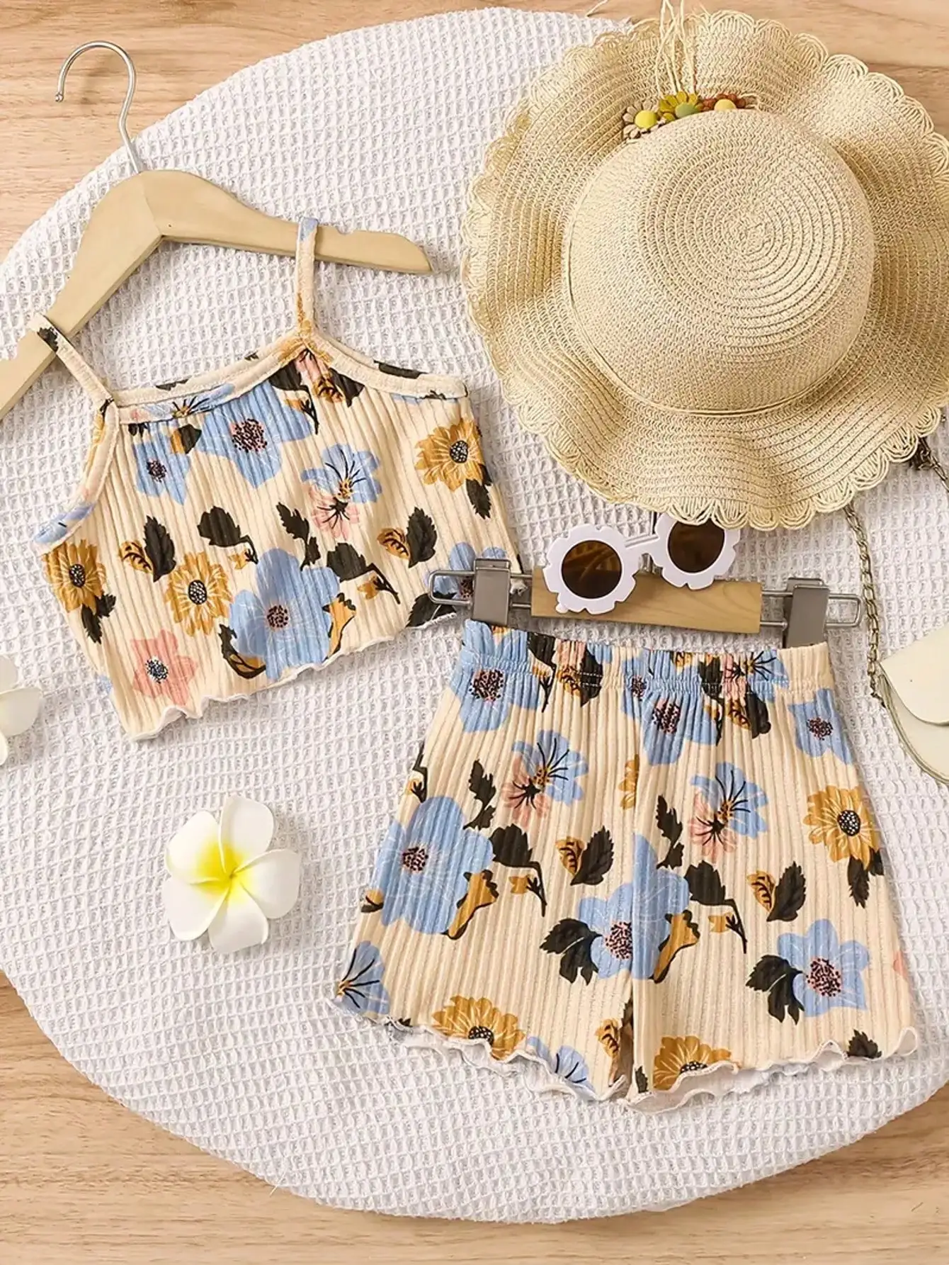 Süßes Sommer-Set für Mädchen: Kurzärmeliges Top und Shorts, Liebliches Alltags- und Reiseoutfit für Kinder – Detail 4