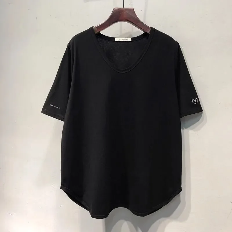 

Women's Black Oversized Short Sleeve T-Shirt Side Heart Detail Curved Hem Casual Loose Top