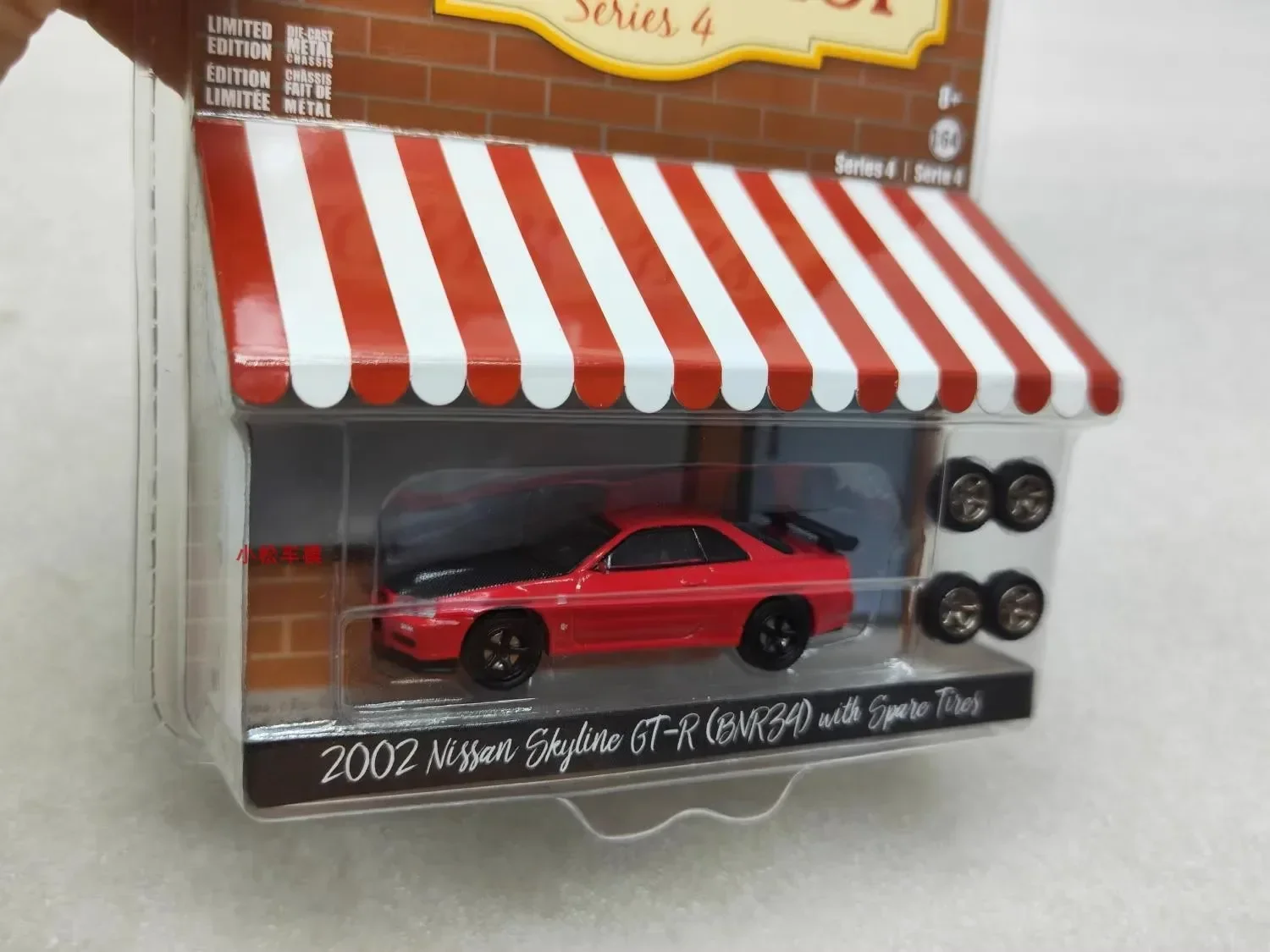 Nissan Skyline GT-R Toy Car com Pneu Sobressalente, Diecast Modelo De Liga De Metal, Coleção De Presentes, 2002, 1:64