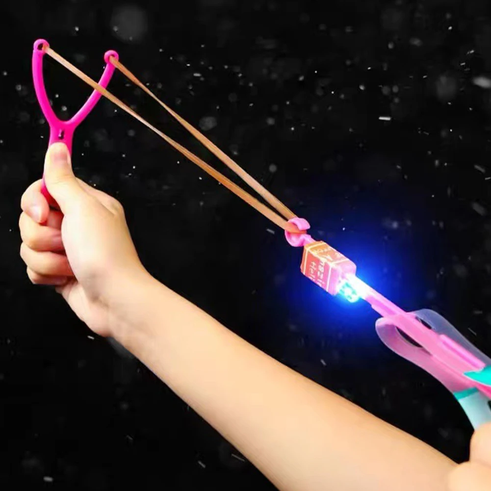 30-10 pièces jouets volants hélicoptères de flèche LED + 10 pièces lanceurs brillent dans l'obscurité fusée hélicoptère jouets fronde lumineuse jouets pour enfants