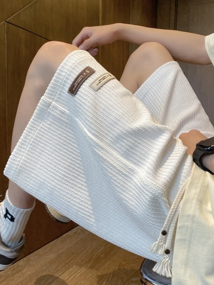 

Белые мужские шорты из ледяного шелка, летние, тонкие, повседневные, спортивные, с американской этикеткой, с фактурой под мускул, свободного кроя, молодежные, в стиле фэшн