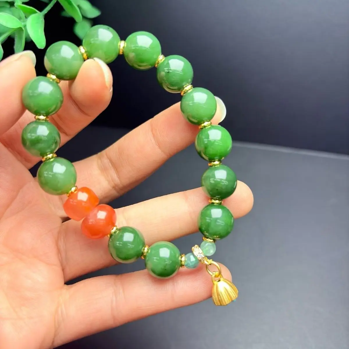 

Natural card 12mm Hetian jade jasper bracelet, with natural Nanhong abacus beads, lucky and lucky, men's and women's models