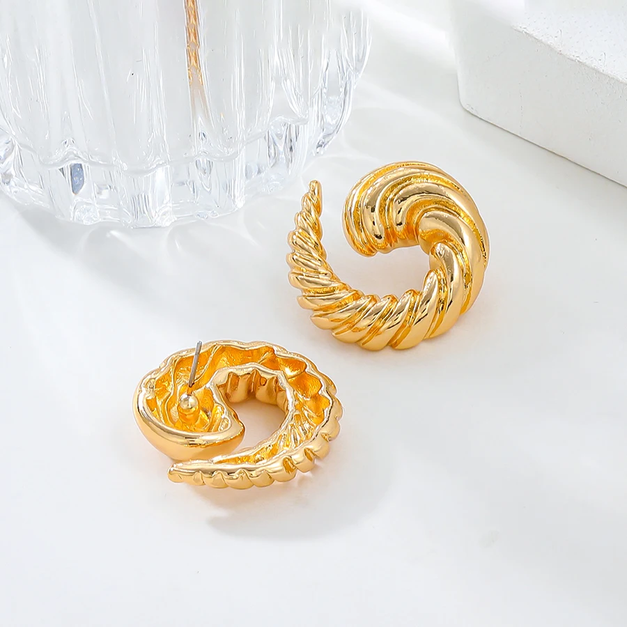 Retro Conch Shaped Stud Earrings for Women Fashion Personalize Design Geometric Irregular Croissant  Texture Earrings