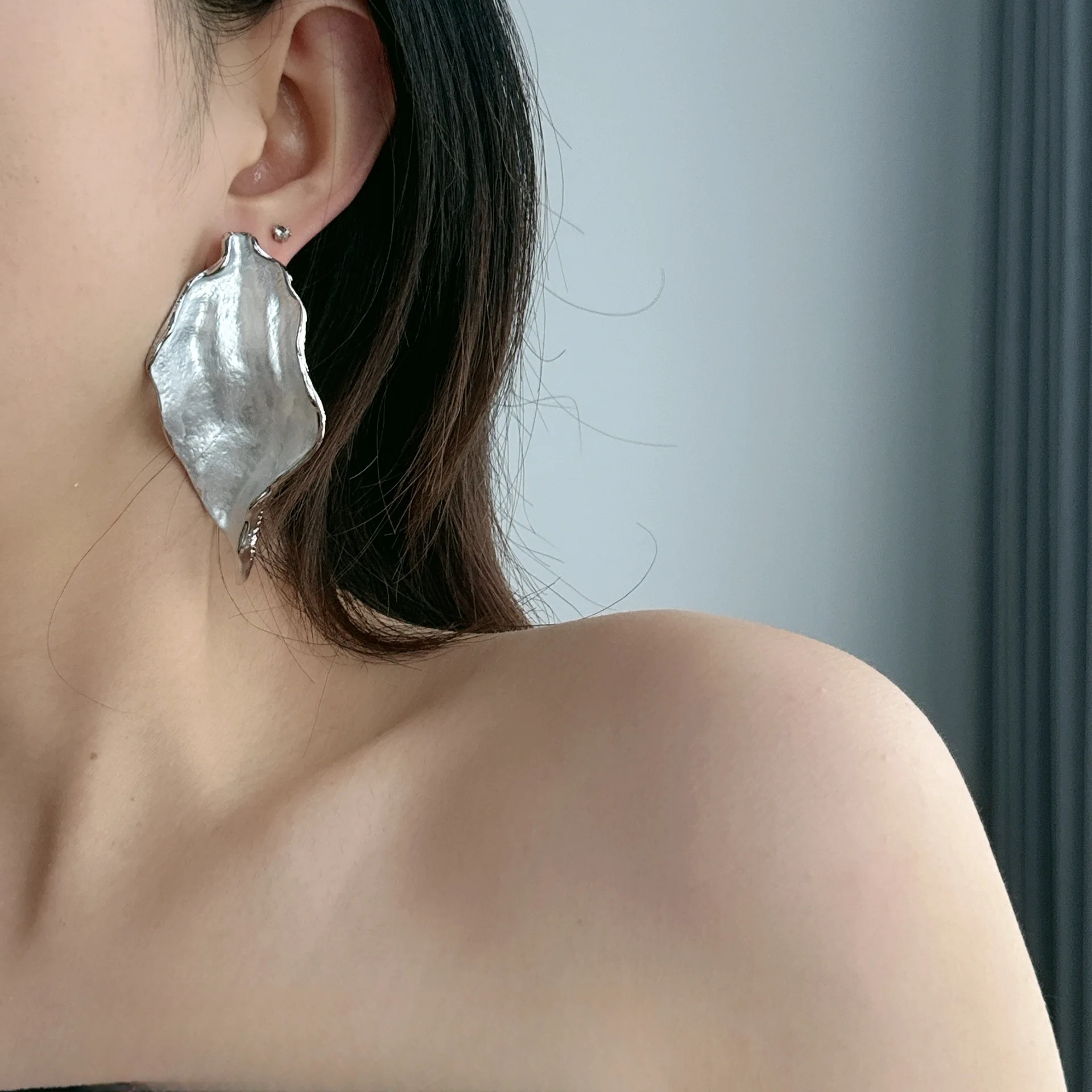 Metal White Drops Glaze Leaves Irregular Enamel Earrings for Women European And American Style Personality Travel Jewelry Gifts
