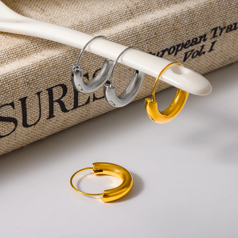 Glänzende Edelstahl-Creolen mit 18K PVD-Goldbeschichtung, Geometrischer Kreis, Modeschmuck für Frauen, Wasserdicht – Detail 6