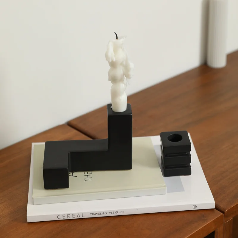 

Black and White Ceramic Candle Holder Geometric Step Piping Candelabrum Candlestick Ceramic Handicraft Aromatherapy Base