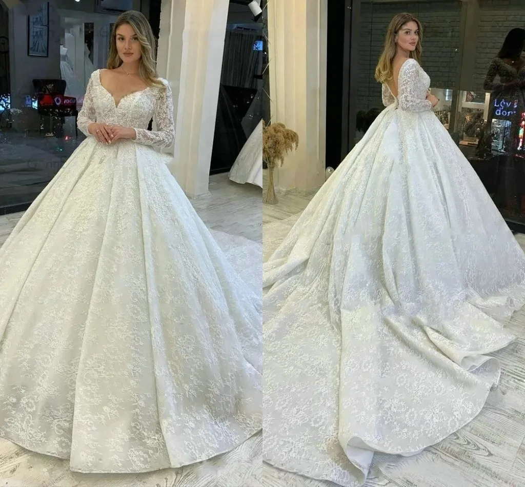 Customized Arabic Princess Dubai Ball Gown Wedding Dresses Lace Long Sleeves Sexy V Neck Backless Bridal Gowns Church Dress