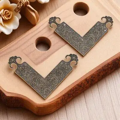 

2Pcs Brass Decorative Corner Protectors Retro L Shape Furniture Guards Style Cabinet Table Chair Protection