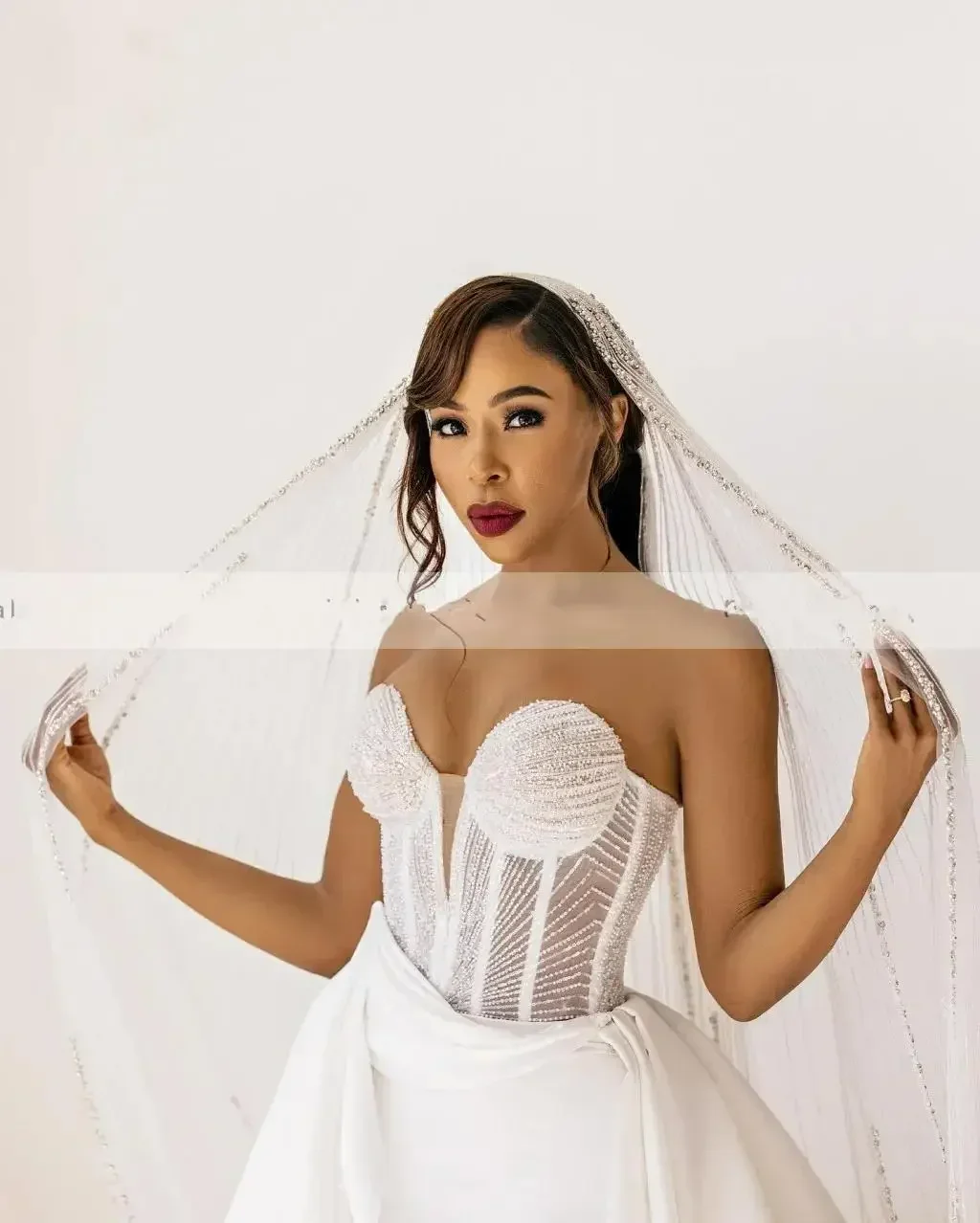 Robes De mariée sirène personnalisées, bien conçues, perles brillantes, paillettes, avec surjupe, robes De mariée De luxe