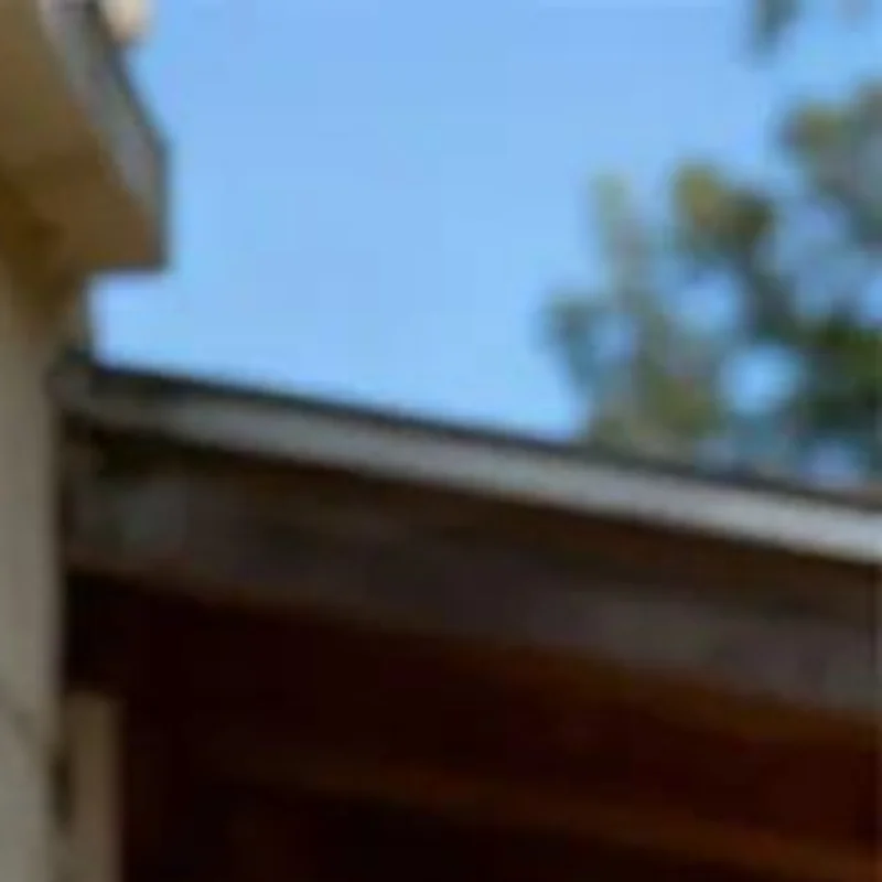 Un ciondolo a forma di ferro di cavallo portafortuna, un campanello d'amore in ferro, adatto per la decorazione della parete, della stanza, del giardino e del cortile.