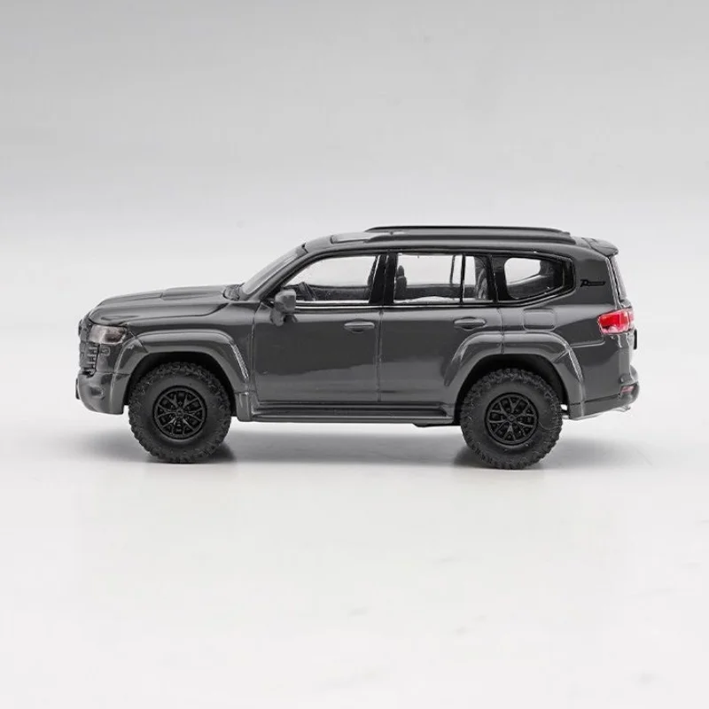 MASDI 1/64 Land Cruiser LC300 Kinggang Black version alloy model