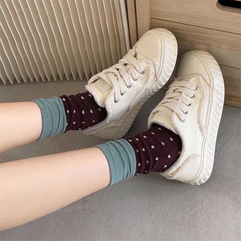 Kaus kaki wanita isi 4 pasang, kaus kaki katun wanita kasual motif polkadot Retro, kaus kaki longgar modis gaya Jepang menyerap keringat, baru, 4 pasang