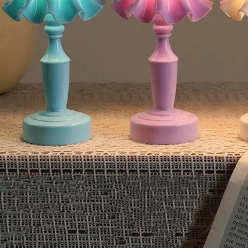1Pcs Mini Dollhouse Retro Flower Lamp Creative Lily Of The Valley Lotus LED Night Light for DIY Fairy Garden Ornaments