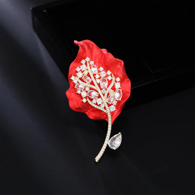 

Red Leaf Brooch Slightly Inlaid Zircon Elegant Temperament Pin Coat Accessories