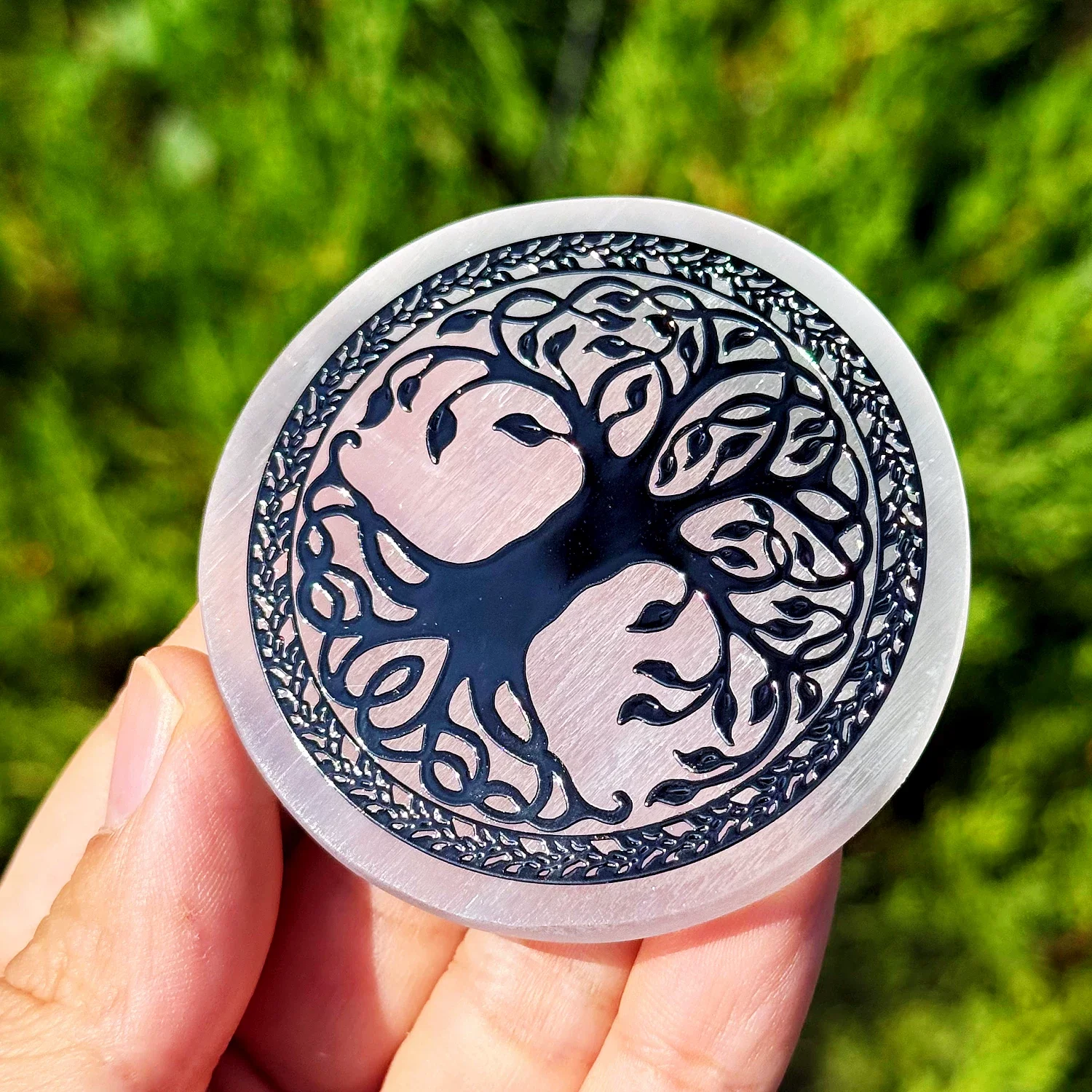 Natural Selenite Charging Plate Round Tree of Life Engraved Satin Spar Crystal Disc For Crystal Cleansing Meditation Home Decor