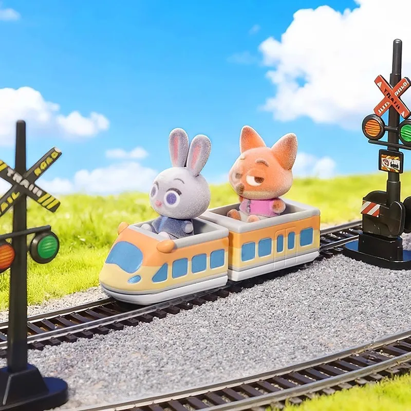 Nouvelle série de figurines d'animaux mignons Disney Zootopia Train Line Up, boîte mystère, parfait pour la décoration de bureau, cadeau surprise pour enfants