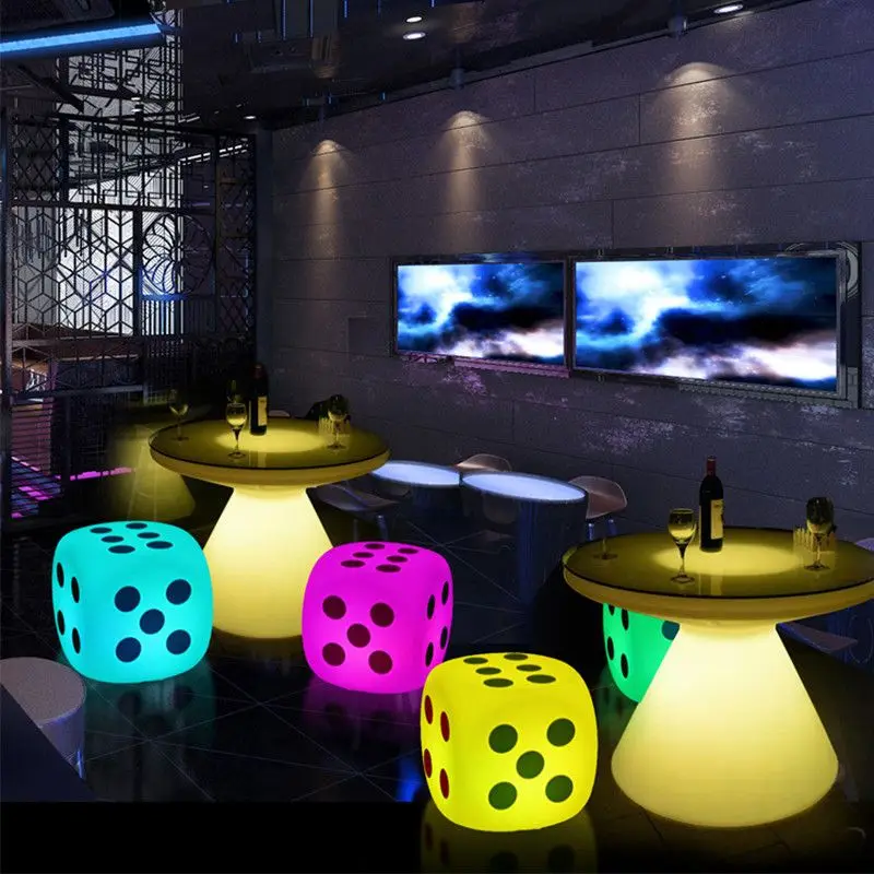 원격 제어 LED 주사위 오토만, 빛나는 침실 큐브 의자, 플라스틱 바 커피 테이블, KTV 라이트 업 주사위 장식 사이드 테이블