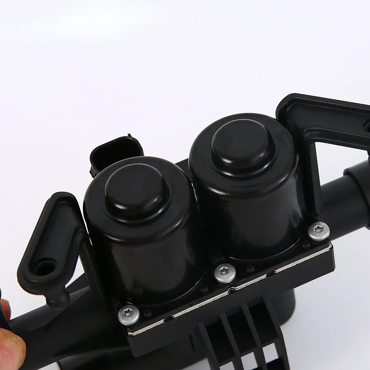64219310349 Cocok untuk BMW 5 Seri F18 AC GT Katup Solenoid Termostat Pemanas Pemanas Valve64119119164