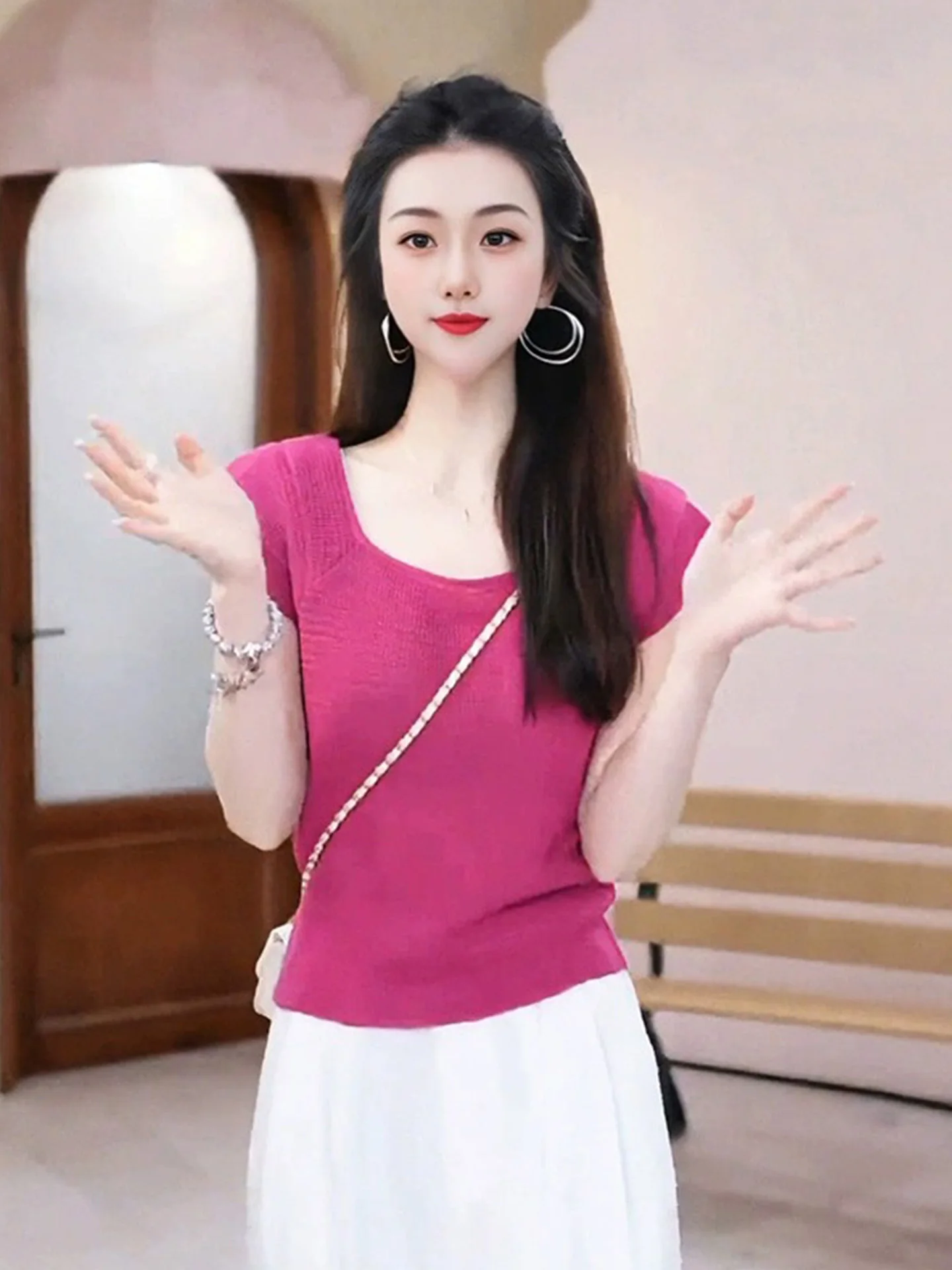 Słodki i elegancki top z dzianiny z jedwabiu lodowego, koreańska moda, słodki styl, lato 2025, damski, mieszanka jedwabiu, modny.