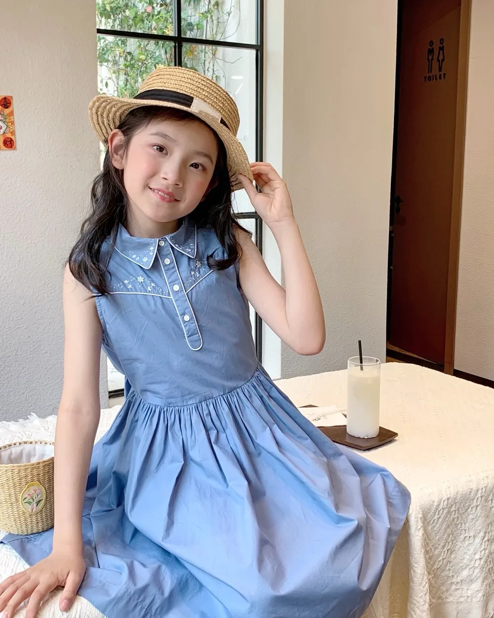 

Весна 2026, одежда для маленьких девочек, детское платье, синее платье без рукавов для девочек во французском стиле, высококачественное платье в стиле ретро с вышивкой