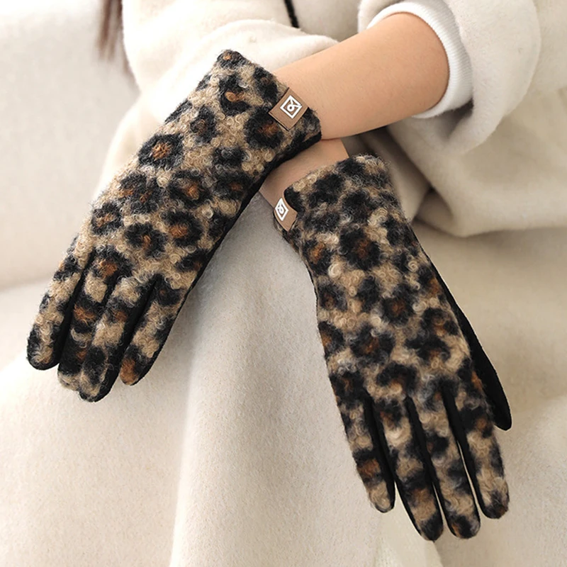 Guantes de gamuza con estampado de leopardo para mujer, manoplas de invierno para mantener el calor con pantalla táctil, personalidad de moda, además de terciopelo grueso