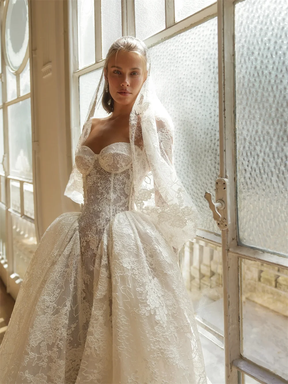 Tokyo Customized Elegant Sweetheart Neck Wedding Dress Detachable Sleeves Lace Court Train Bridal Gown White A-Line Wedding Gown