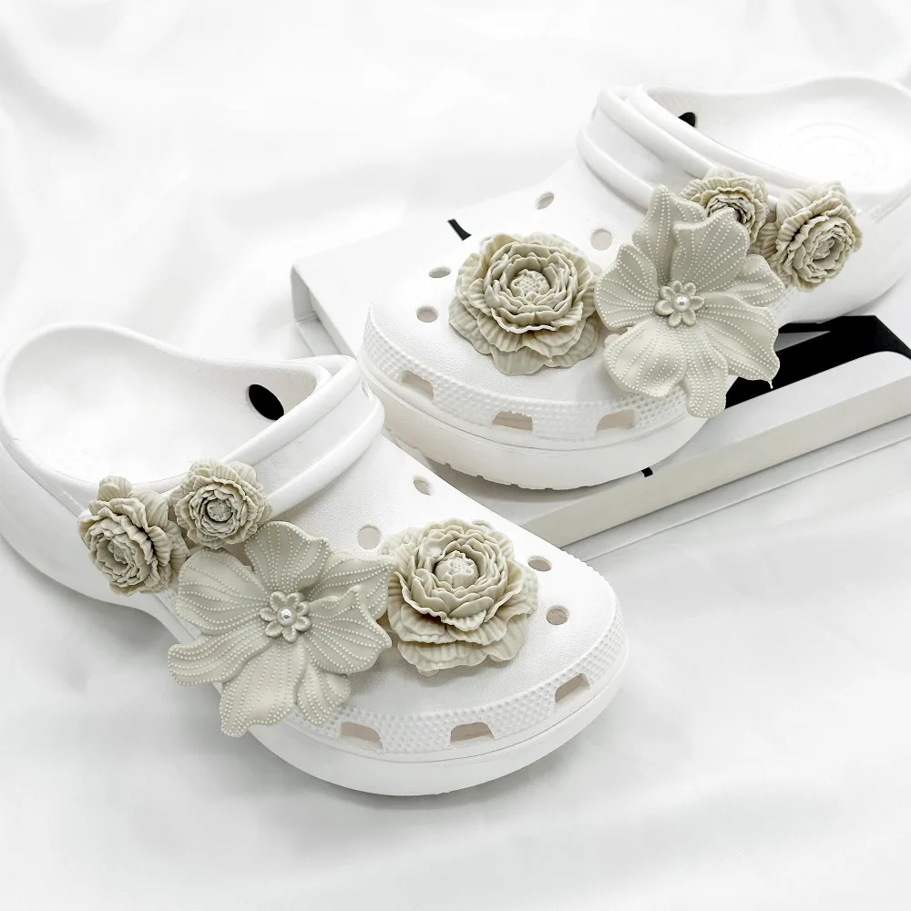 8Pcs Trendy 3D Flower Beach Shoe Charms Detachable DIY Shoe Decorations Clip Buckle Perforated Shoes Accessories Beach Shoes