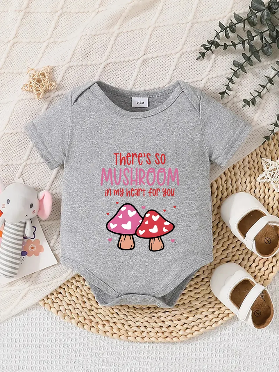 Baby short-sleeved triangle bodysuit, fun letter print, button design, easy to care for, suitable for new parents.