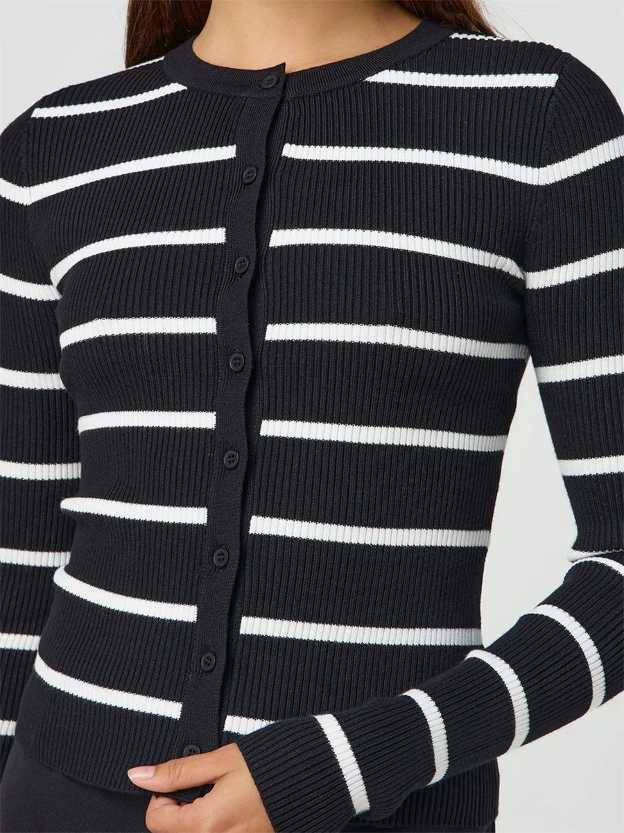 Women s Striped Button-Up Cardigan Sweater with Lightweight Knit Fabric for Cozy Fall Streetwear Fashion