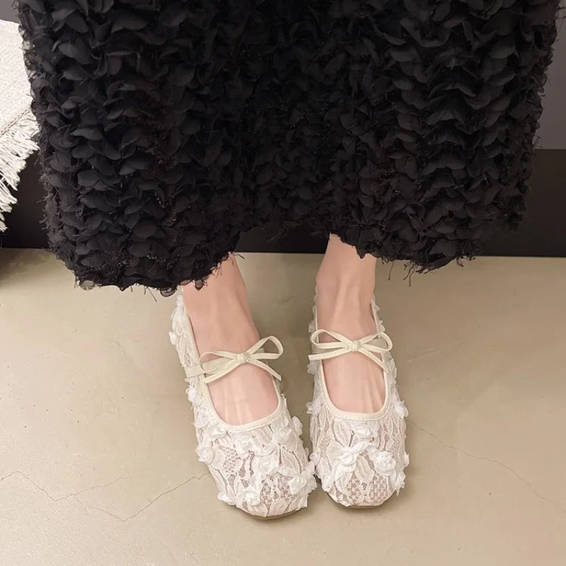 

2026 Spring Lace Flower Women Shoes Fashion Slip On Comfort Street Style Soft Sole Female Dress Flats Shoes