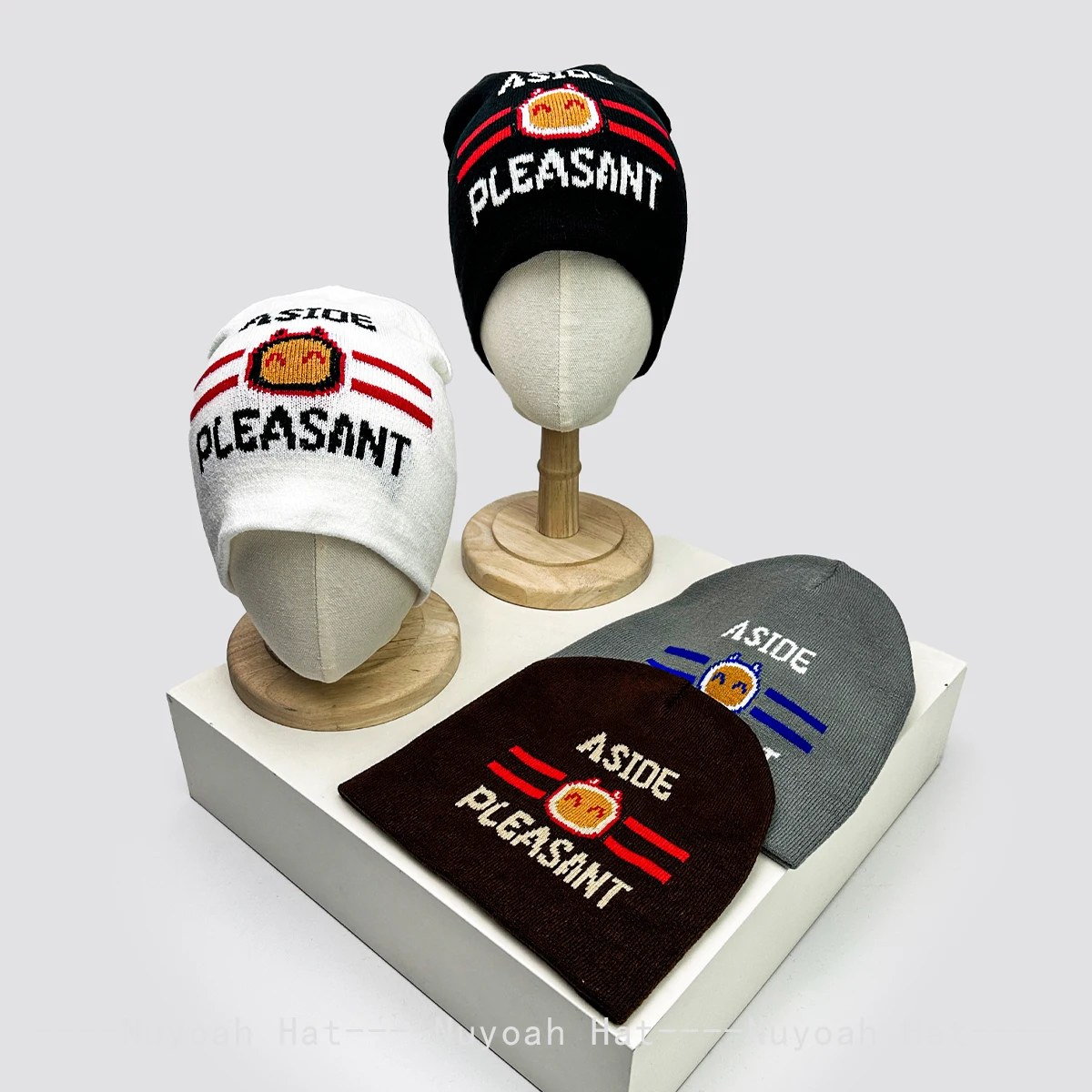 

New Men Women Korean Jacquard Cartoon kitten Head Letters Knitted Hats Warm Casual Fashion Personal Beanies Versatile Cute ins