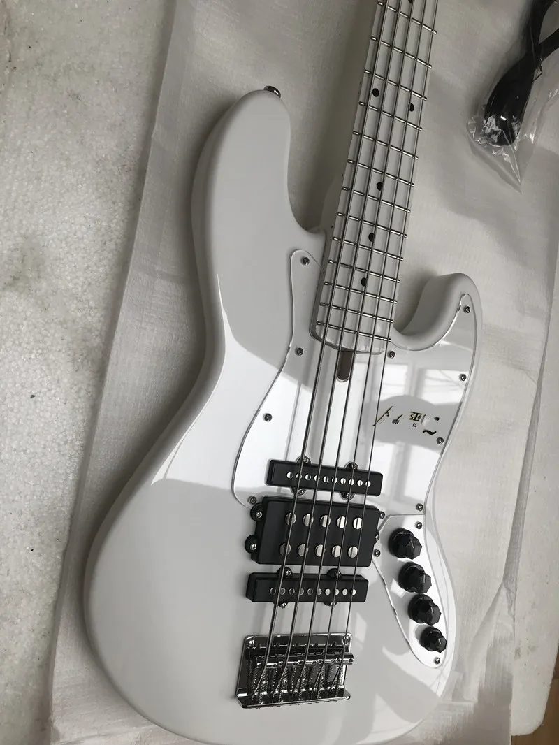 ホワイト 5弦エレキベース ジャンク品 S39b988954f7b4b90a268f43955639