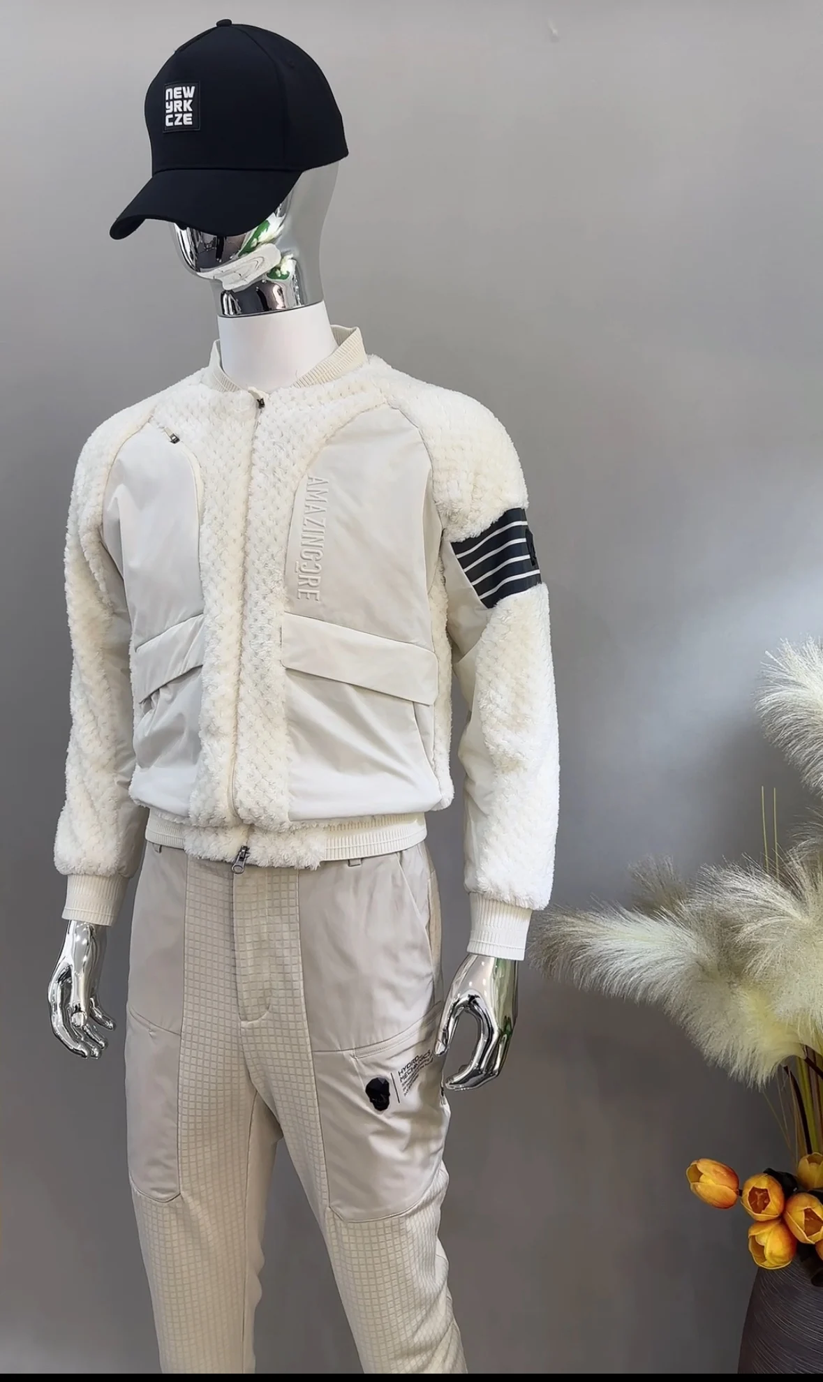 

Best-selling men's unique design thickened white coat, plush fabric for comfort, versatile style