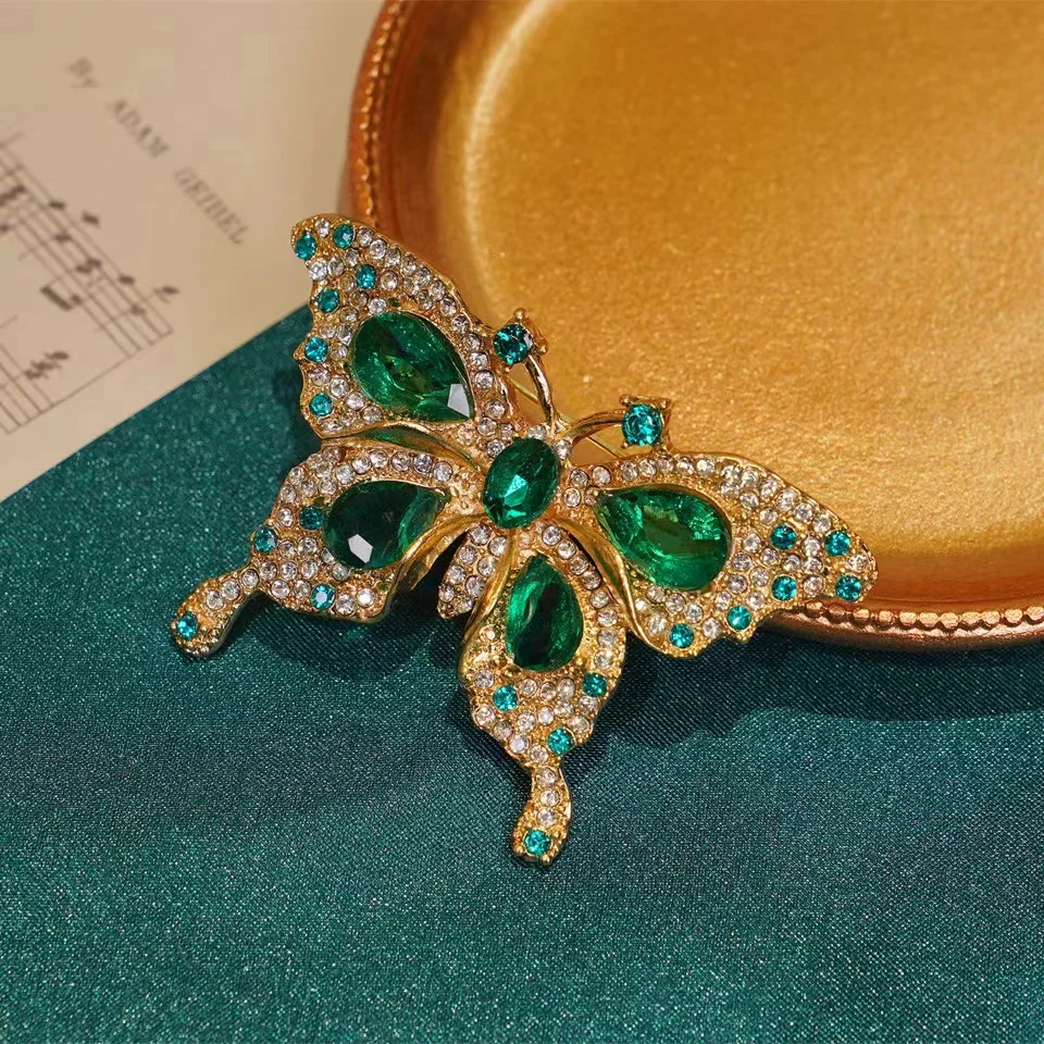 European Heavy Industry Emerald Butterfly Brooch French Retro Light Luxury Court Style Full Of Drill Insect Corsage Pin