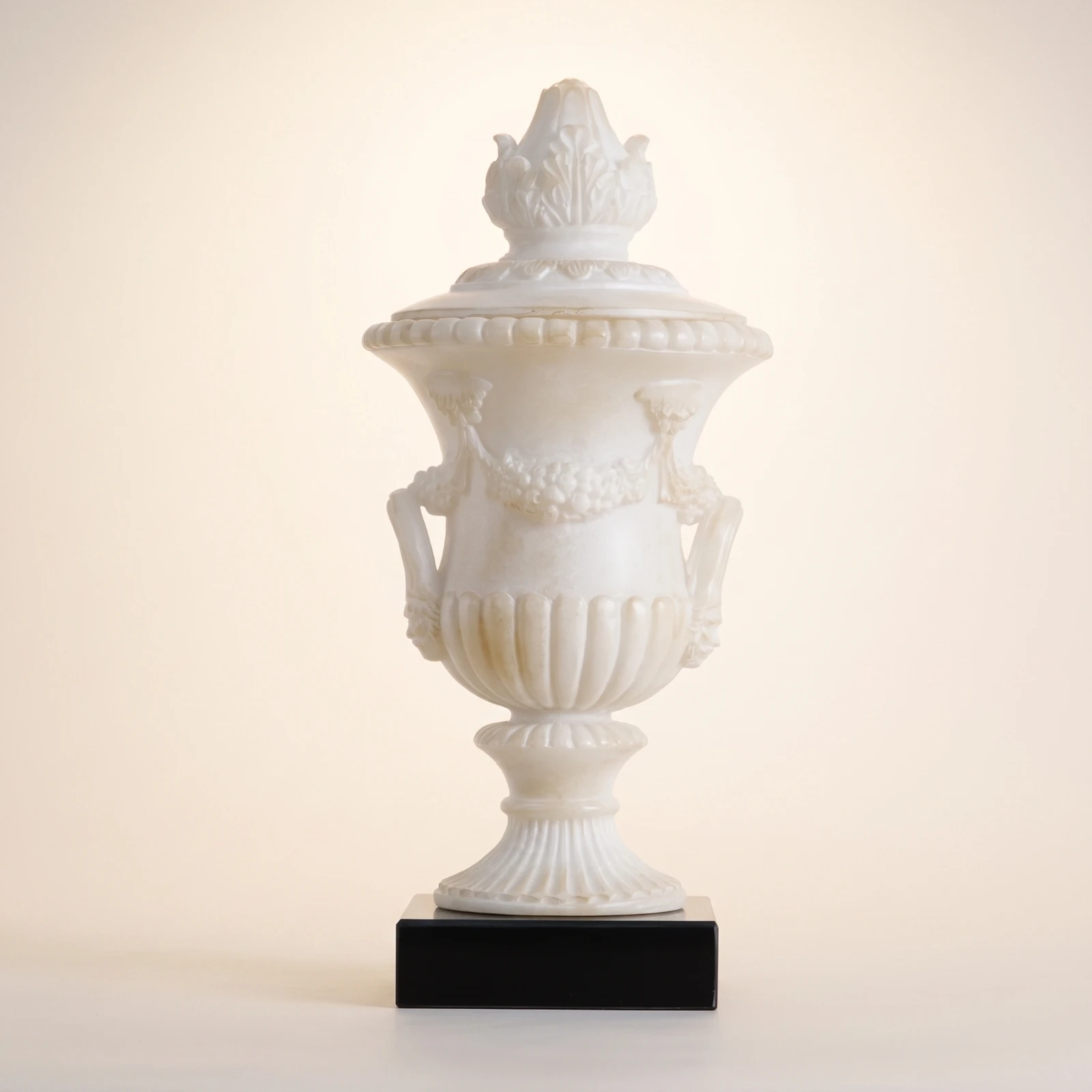 Decorative Vase with Lid Traditional Vase with Handles Urn Planter Refined Pedestal Flowerpot with Handles Lightweight
