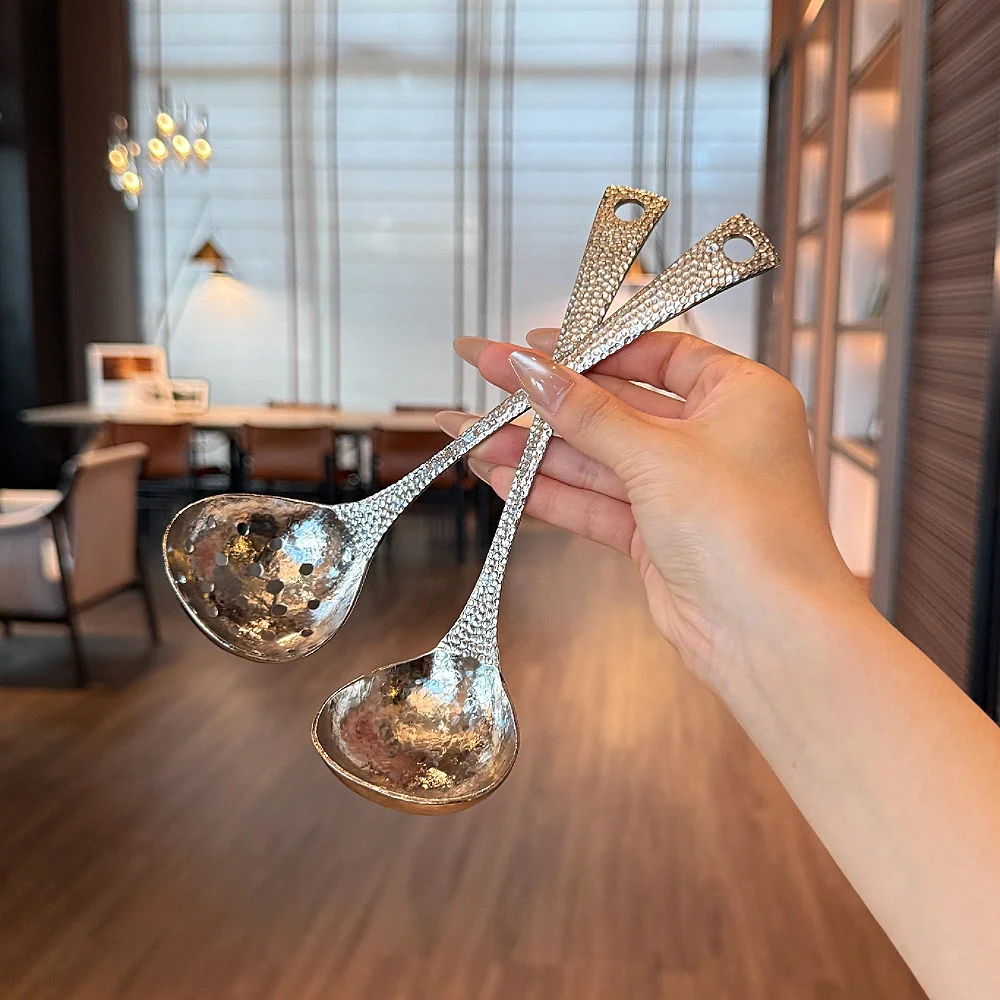 Juego de cucharas de titanio de lujo de alta gama con patrón martillado creativo, cuchara para sopa, cuchara pequeña para sopa, cuchara para hot pot, cuchara para arroz