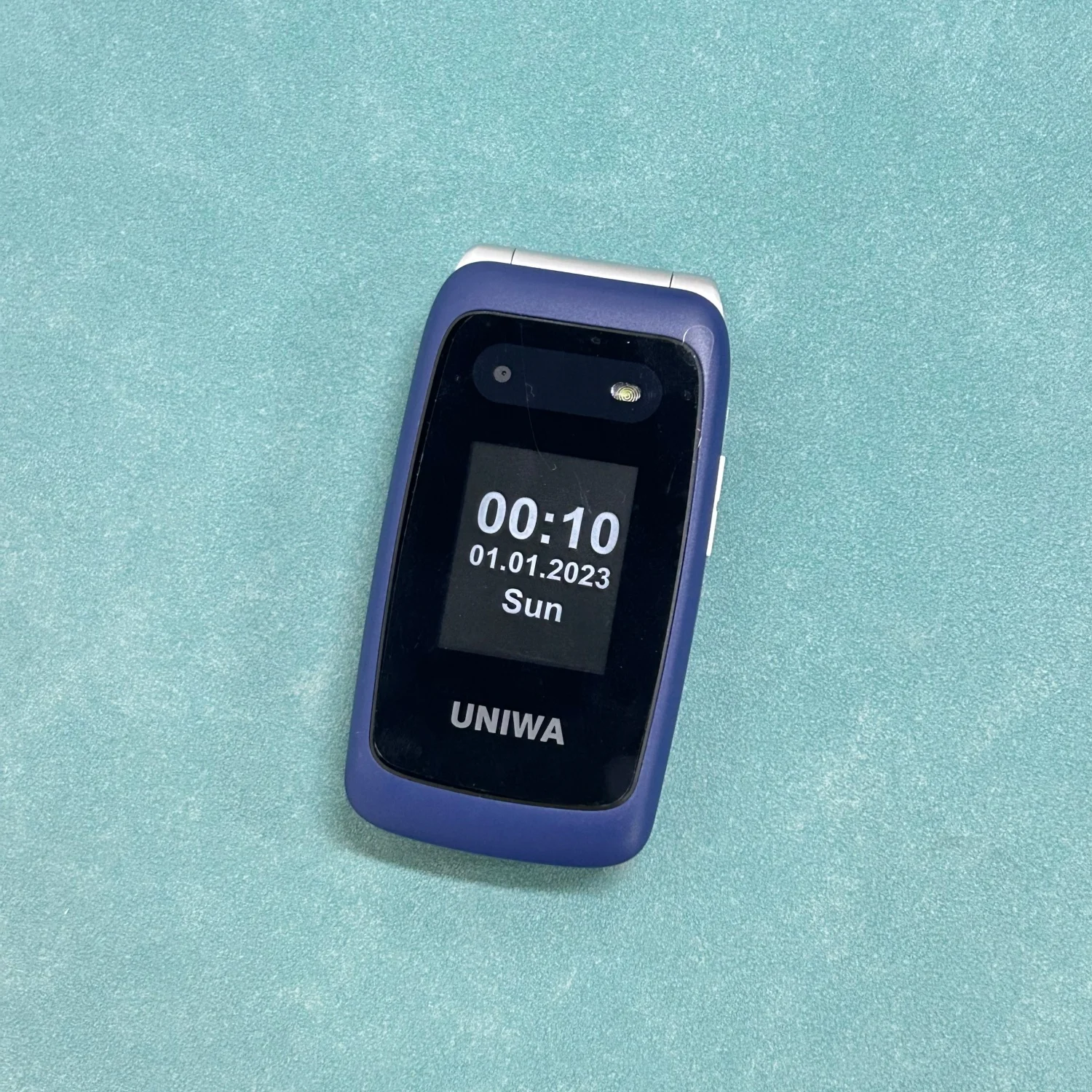 UNIWA V202T Flip Phone Dual Screen Large Button Dual SIM Card 4G Network Mobile Phone Support Charging Dock For Elderly