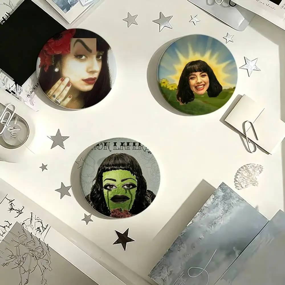 

FEMME FATALE M-Mon L-Laferte Funny Brooches Cartoon Badge Pins Backpack Hat Accessories Friend Gift