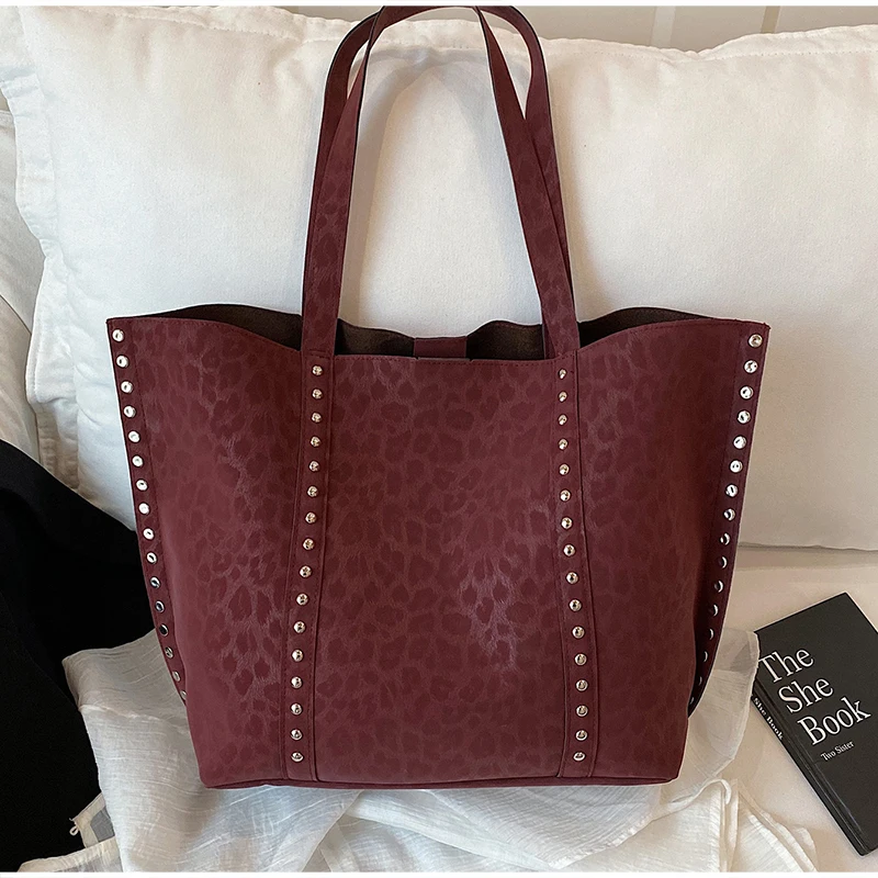 Leopardenmuster Mattierte Wildleder-Schultertasche mit Nieten, Damen Handtasche mit Metallnieten, Vintage Große Kapazität Herbst-Winter-Handtasche – Detail 10