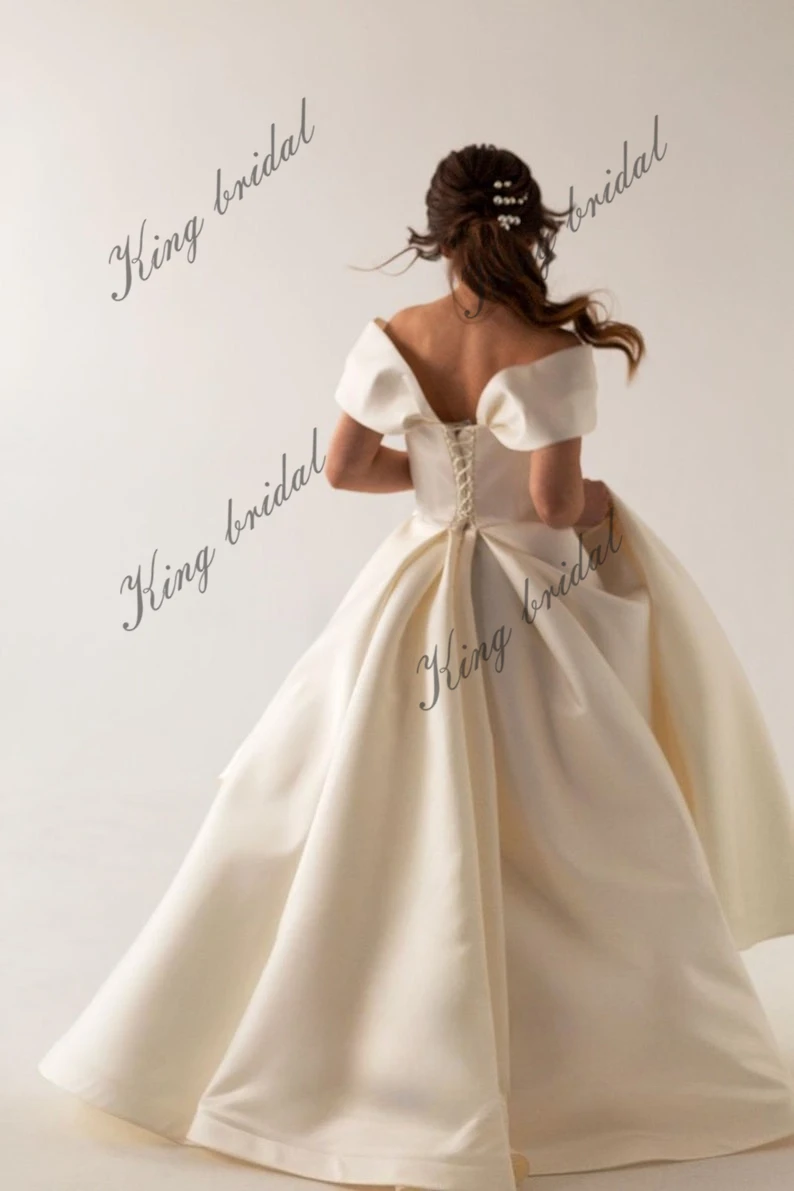 فساتين زفاف مشد برباط من الساتان العاجي بسيطة متواضعة بدون أكتاف بيضاء مع فتحة عالية فستان زفاف حديث على شكل حرف A