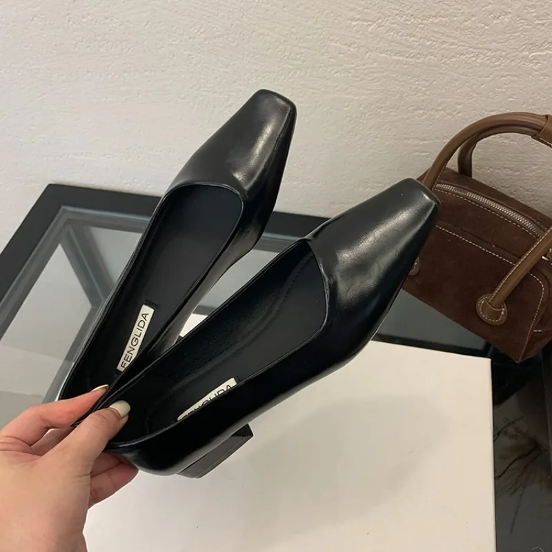 Sepatu Hak Tinggi Wanita Model Terbaru 2025, Hak Rendah Elegan, Ujung Persegi, Nyaman, Cocok untuk Kantor, Tacones