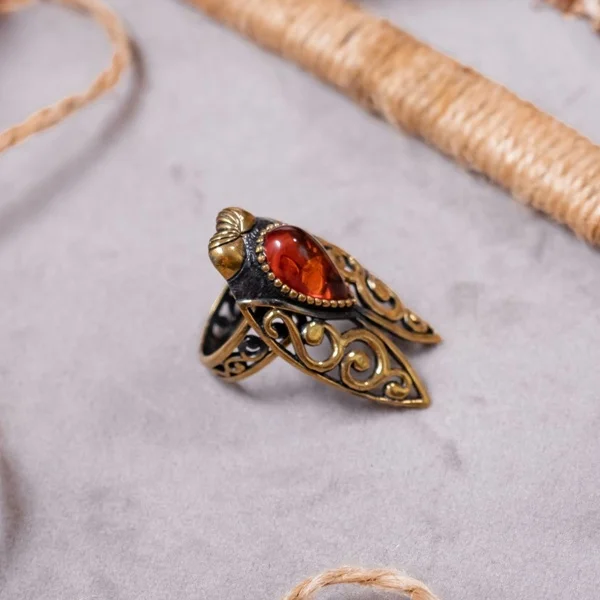 Fashion Ring for Women 18K Gold Color Ring Unique Vintage Red Zircon Insect Cicada Jewelry Wedding Engagement Party Ring Gift